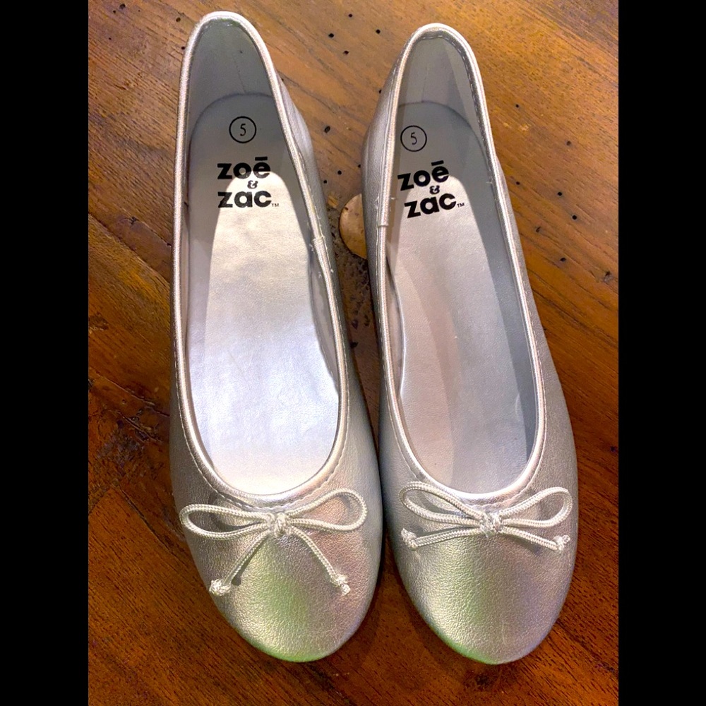 Zoē & Zac metallic silver kids ballerina flats